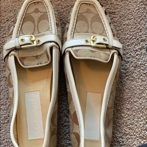 Coach Suzie Signature Loafer.  A2115 Sz 8M